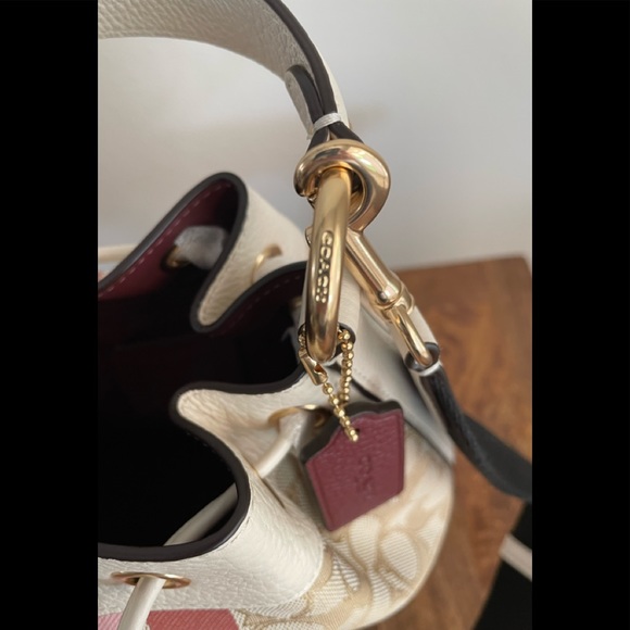 Coach Bucket Bag Dempsey Drawstring - Picture 8 of 10